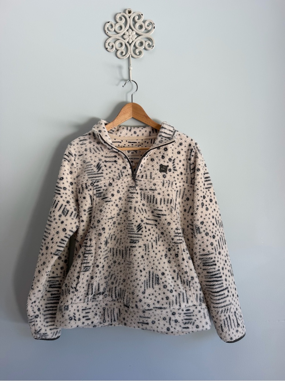Billabong Cream Fleece Half-Zip Pullover with Charcoal Pattern XL